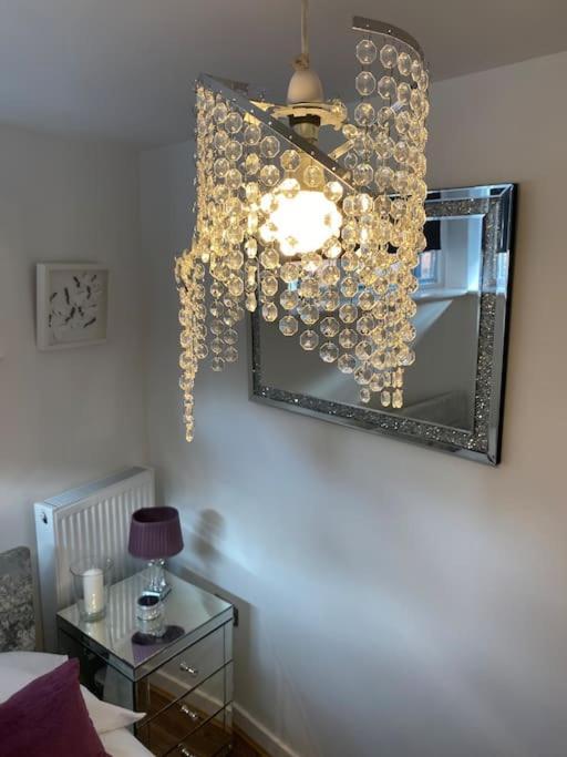 Central Leeds Townhouse With Private Roof Garden Sleeps 4 Buitenkant foto